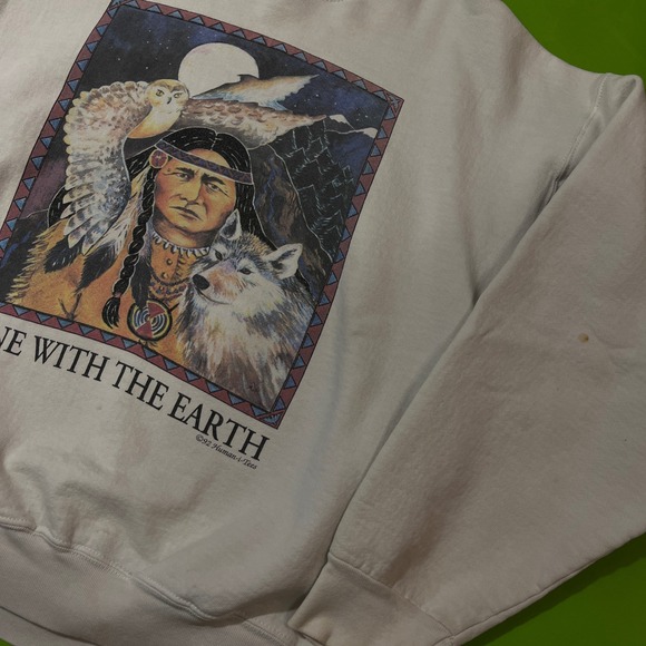 Vintage 1992 Native American One With The Earth Sweatshirt XL White Wolf Owl USA - Picture 6 of 7